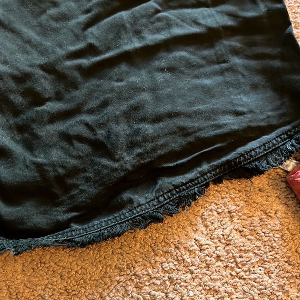 Thread & supply large black dress - Picture 4 of 7